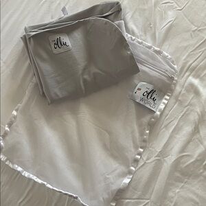 The Ollie Baby Swaddle in Gray